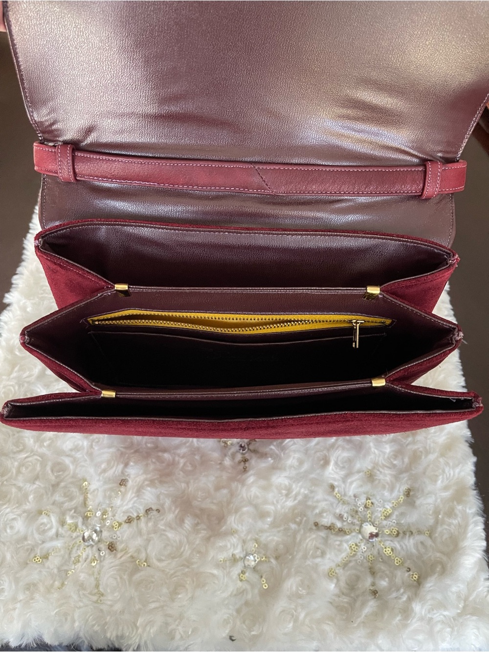 Vintage Susan Gail Burgundy Suede Shoulder Bag with Gold Accent - Picture 11 of 11
